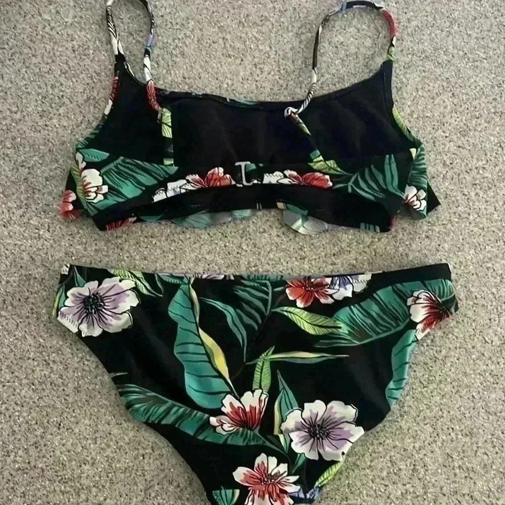 Old Navy Women’s Bathing Suit - Picture 2 of 2